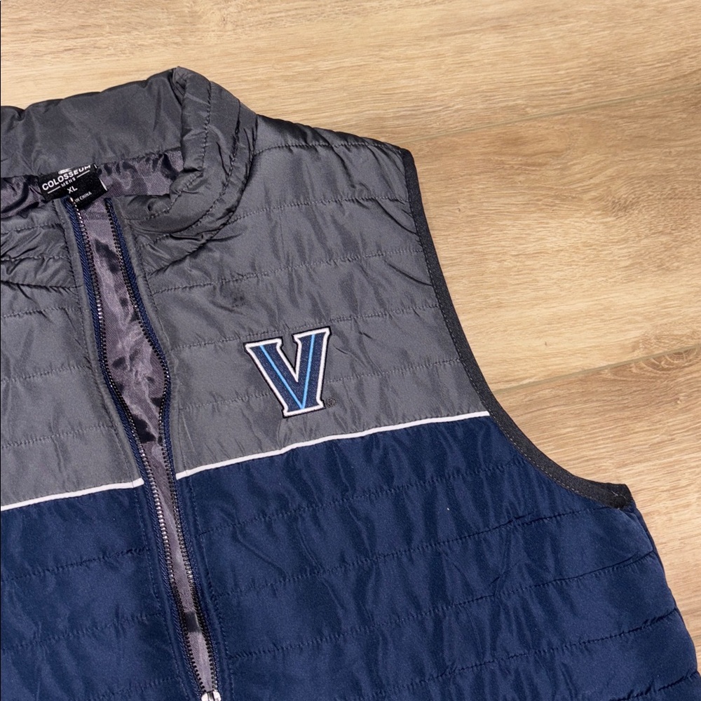 Colosseum Villanova Wildcars Navy and Gray Men's Quilted Vest size XLarge - Picture 2 of 4